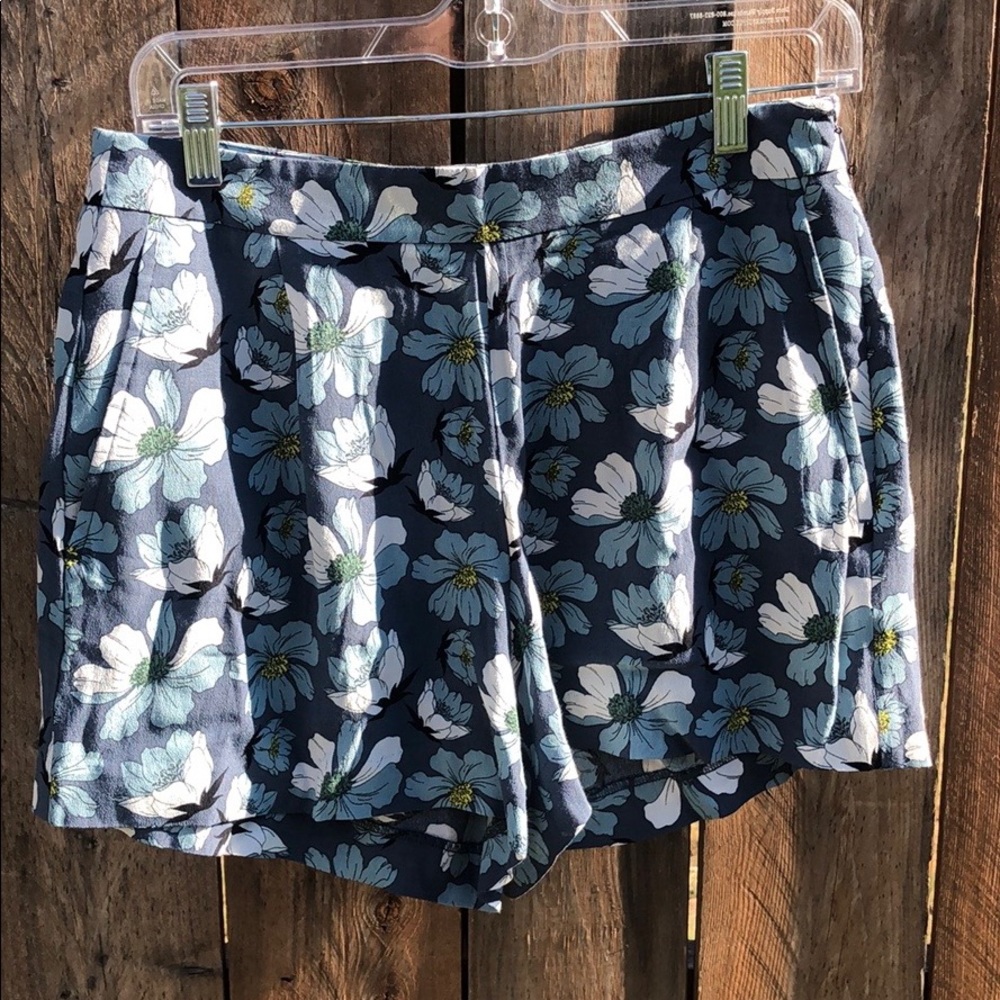 Loft Pleated soft women’s short size:2
